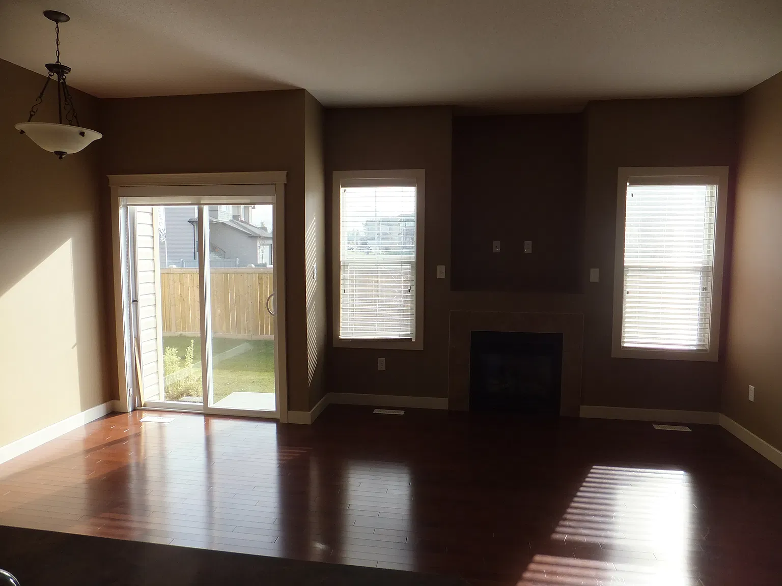 (PN693) Fully Finished Basement Single Garage! — Photo 2