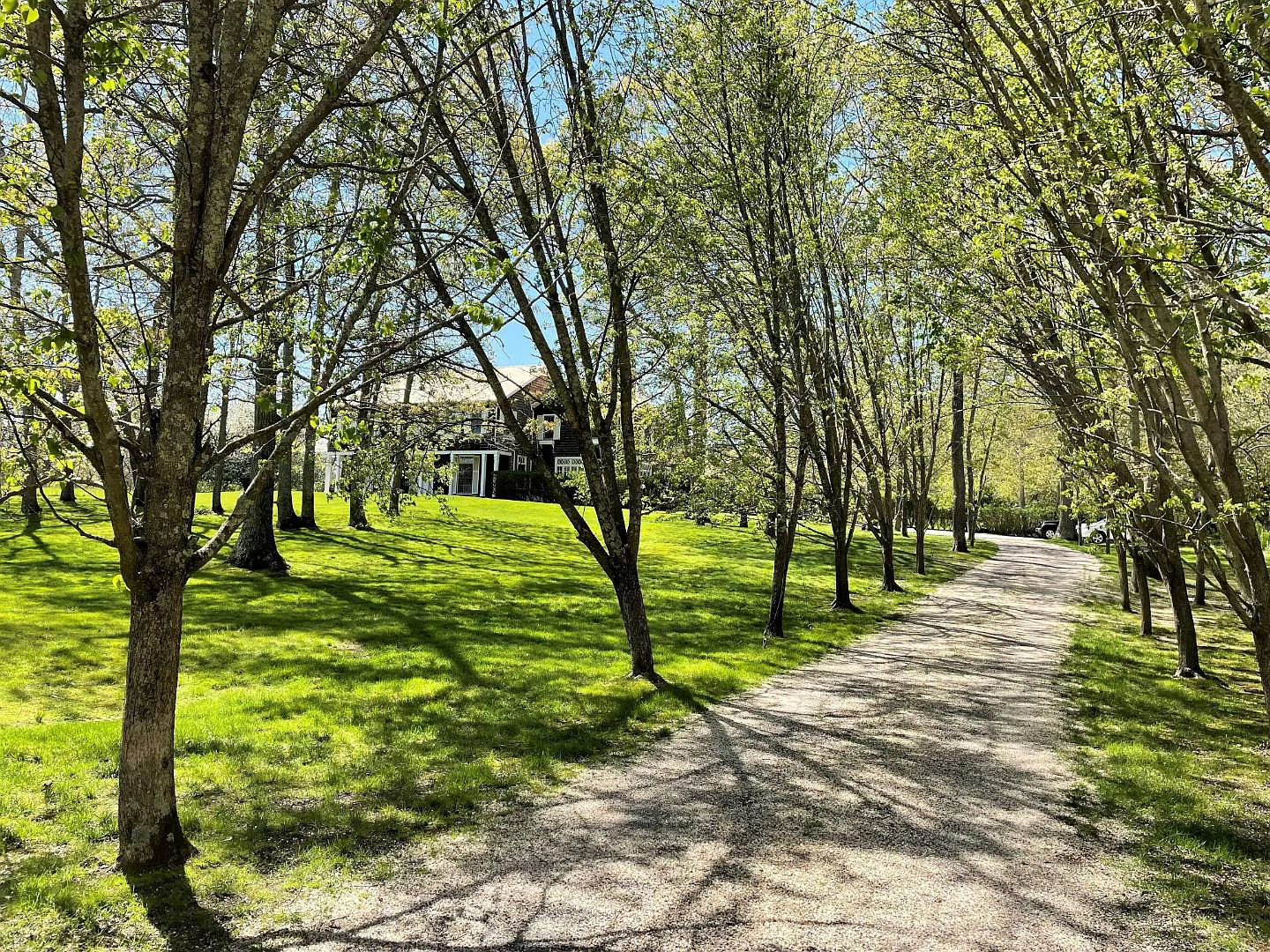 Traditional Near East Hampton Village — Photo 2