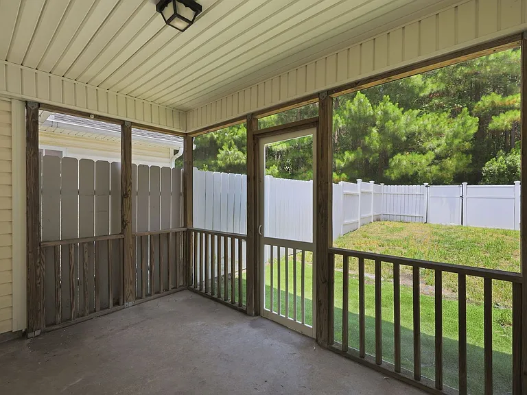 404 Springwood Dr — Photo 33