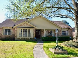 6131 Queensloch Dr, Houston, TX 77096