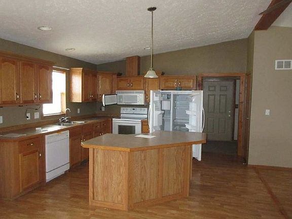 4th image of 15873 Svend Ln NW