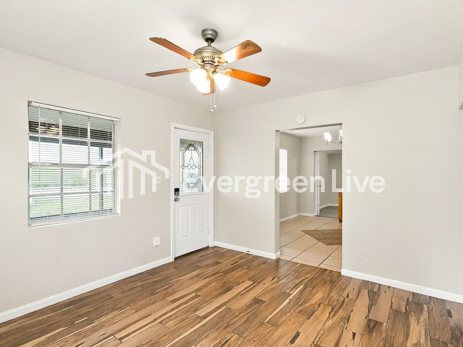 3 bed, 1.0 bath, 825 sqft, $1,345 — Photo 3
