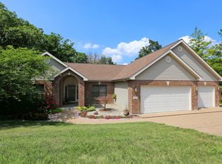 1471 Big Bend Rd, Ballwin, MO 63021