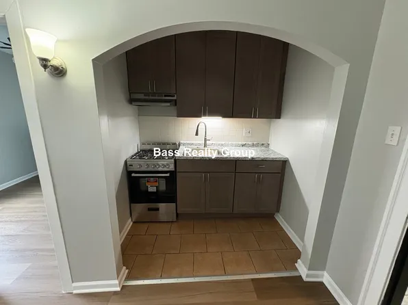 1737 W Estes Ave #308, Chicago, IL 60626