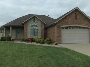 681 Meadowgate Dr, Springfield, MO 65803