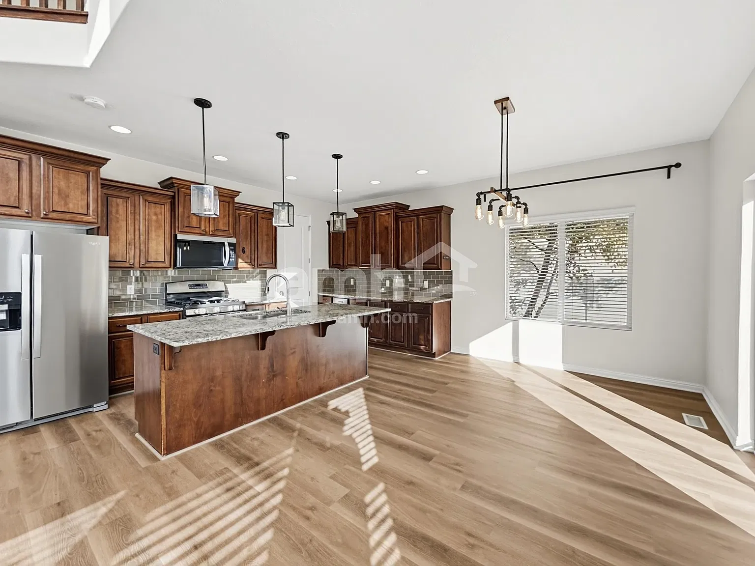 5 bed, 3.5 bath, 3249 sqft, $3,185 — Photo 4