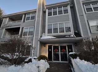 1010 Meadow Ct, Helmetta, NJ 08828