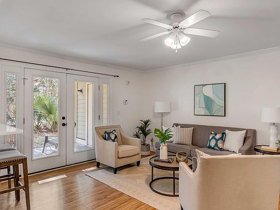 3rd image of 1858 Montclair Dr Unit A