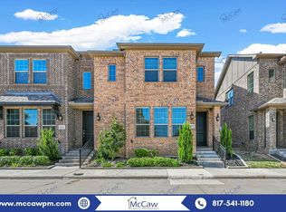 807 Ponds Edge Ln, Euless, TX 76040