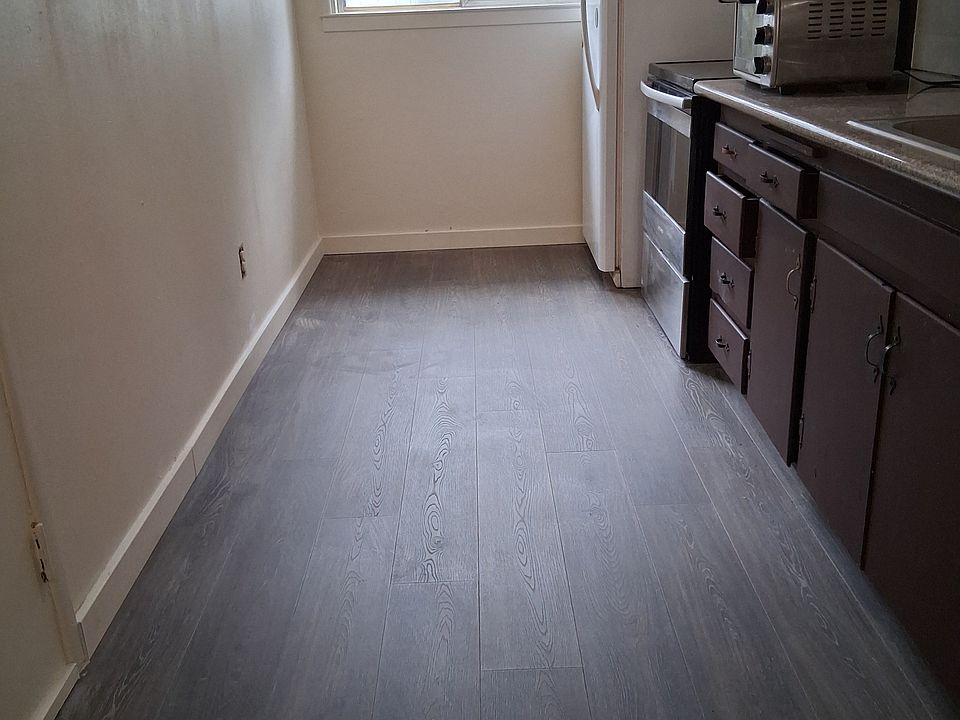 2nd image of 932 Macinaw Rd #1