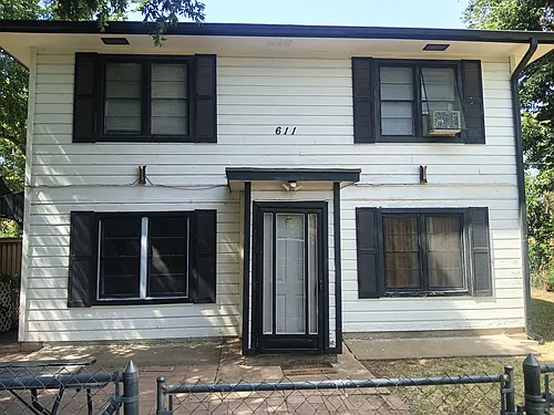611 NW Columbia Ave #B Photo 1