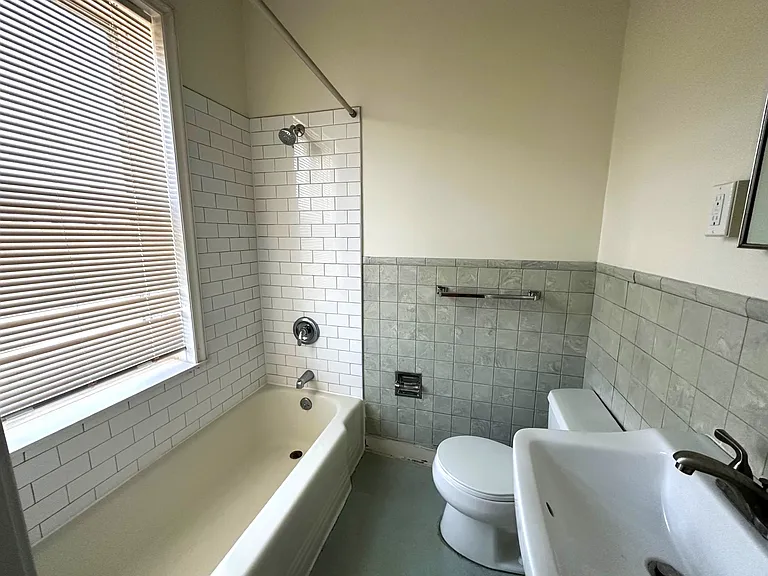 1937 Aldrich Ave S #8 — Photo 9