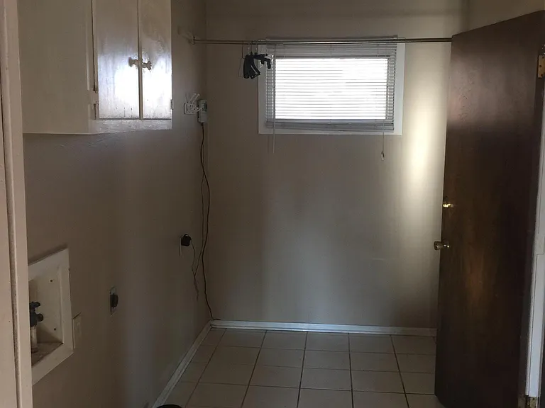 400 White Oak Dr — Photo 5