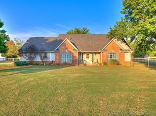 24875 S Meadow Ridge Rd, Claremore, OK 74019
