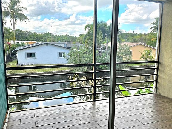 3rd image of 108 Royal Park Dr APT 2H
