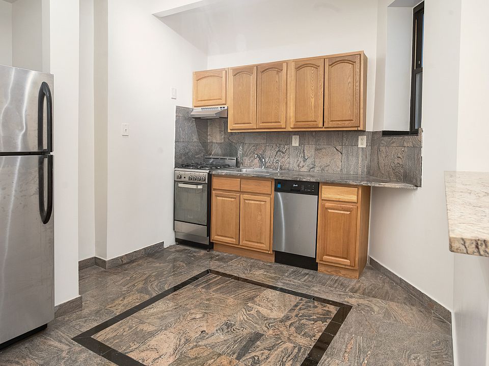 2nd image of 206 E 21st St #2D