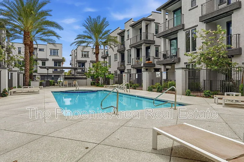 3 bed, 3.5 bath, 1558 sqft, $2,700 — Photo 2