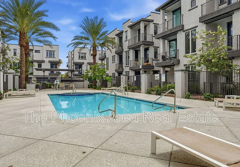 2090 S Dorsey Ln #1048 — Photo 2