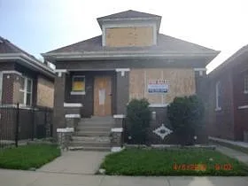 6041 S Washtenaw Ave photo 1