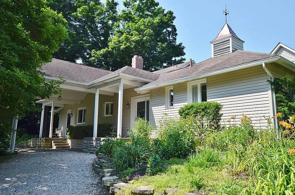 1327 Burg St photo 1