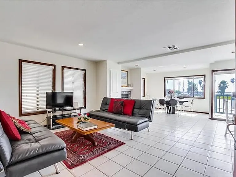 2645 Ocean Front Walk — Photo 15