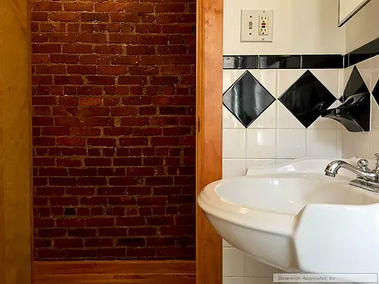 Rented by Sovereign Associates | media 17