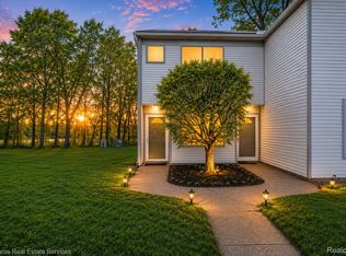 64 Rosebud Ln #C, Mount Clemens, MI 48043