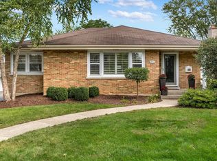 831 S Poplar Ave, Elmhurst, IL 60126