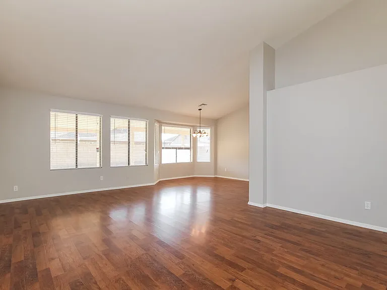 5215 W Diana Ave — Photo 12