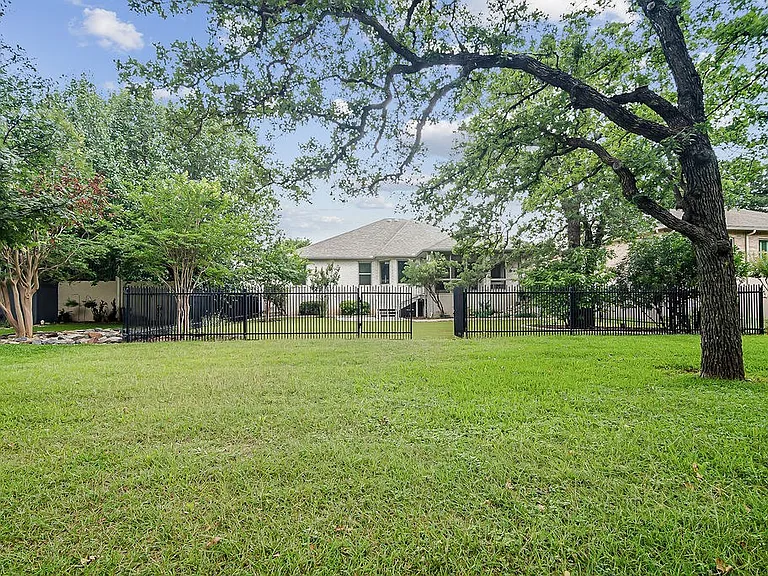 218 E Creekview Dr — Photo 27