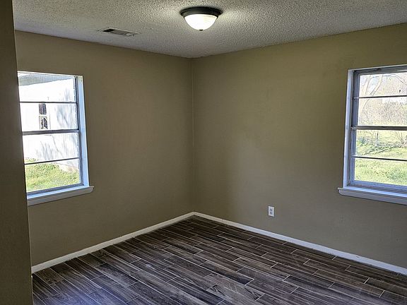 5th image of 2309 Willow St