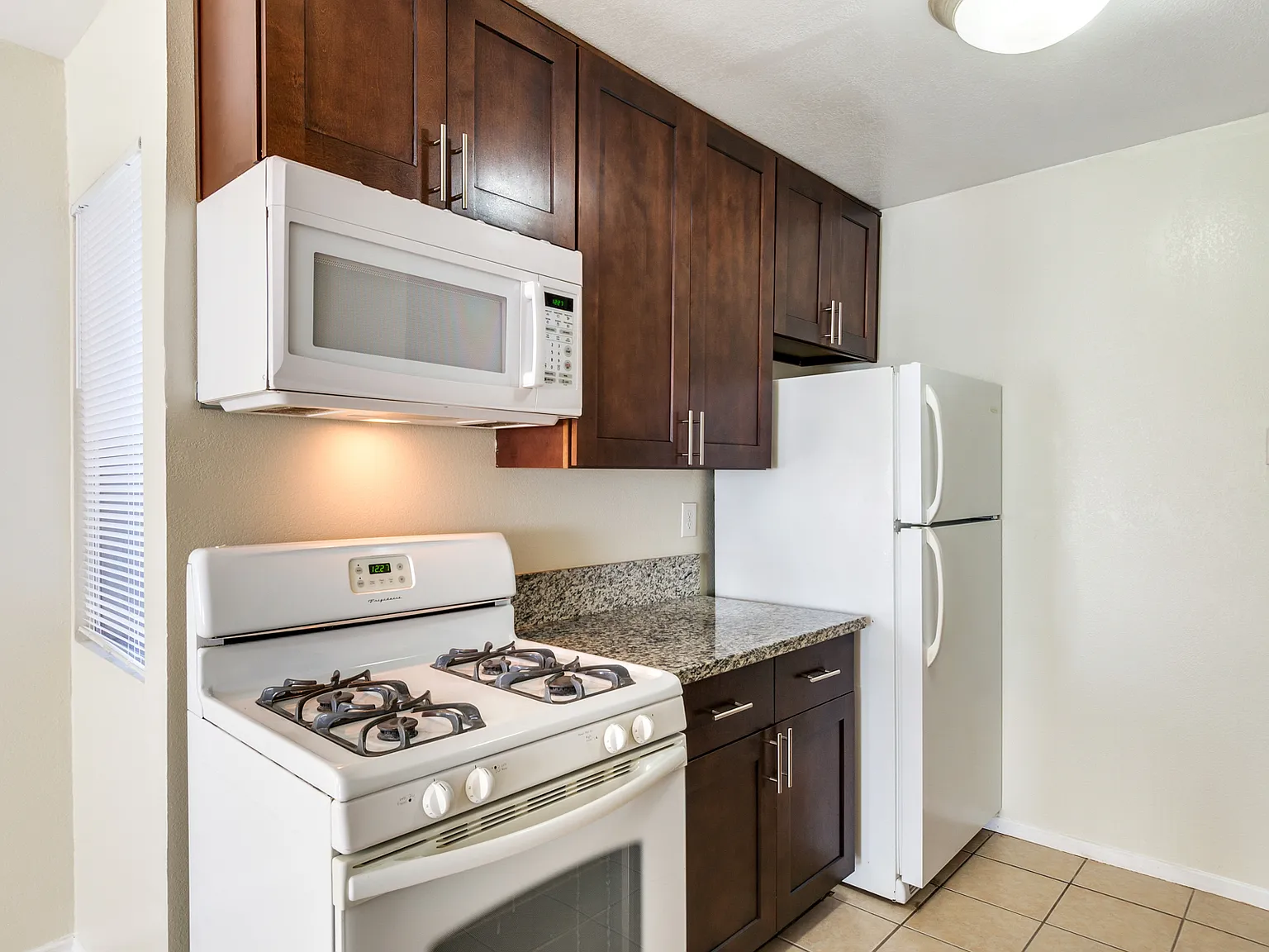 2 bed, 957 sqft, $1,795 — Photo 3