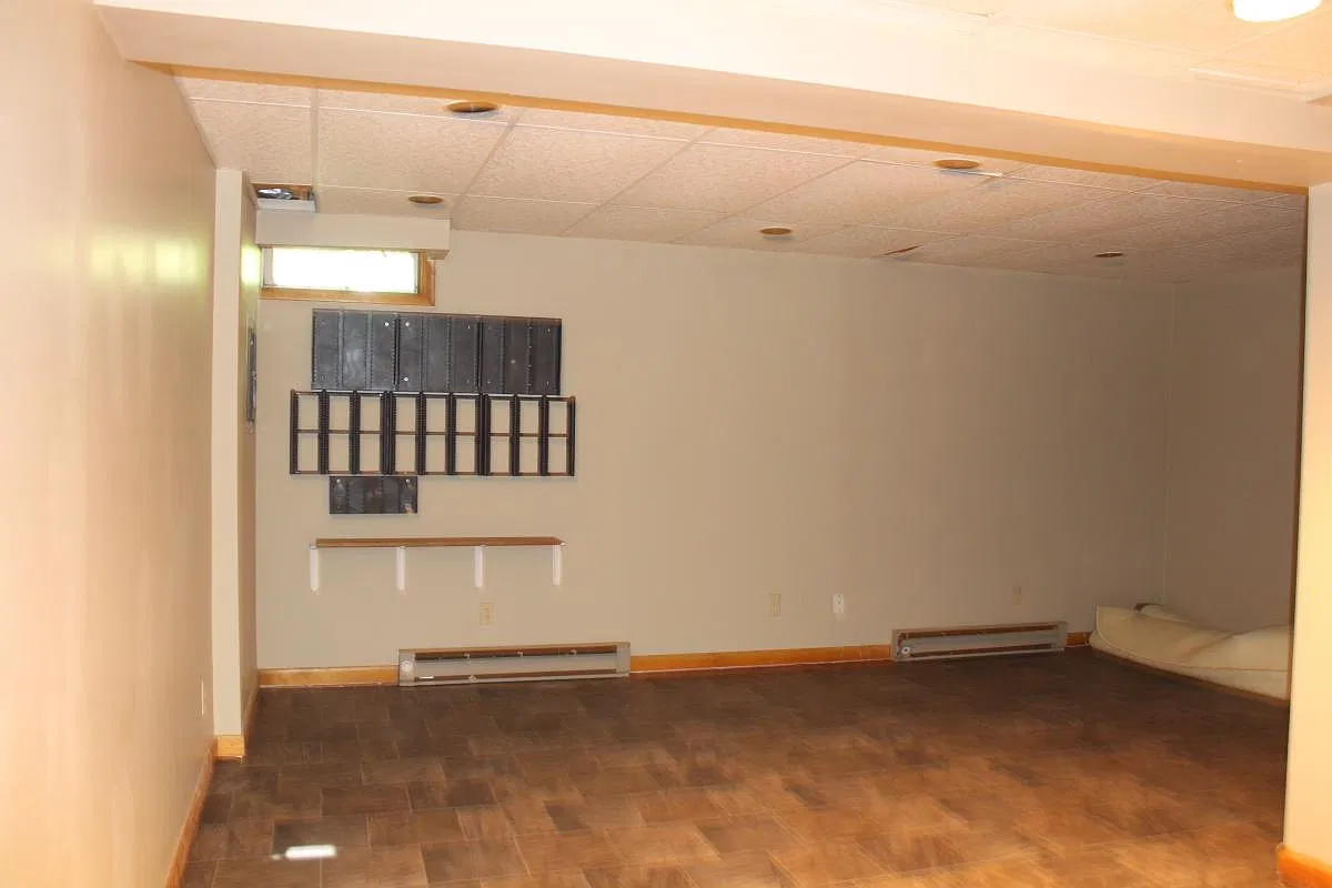3 bed, 1280 sqft, $1,300 — Photo 4