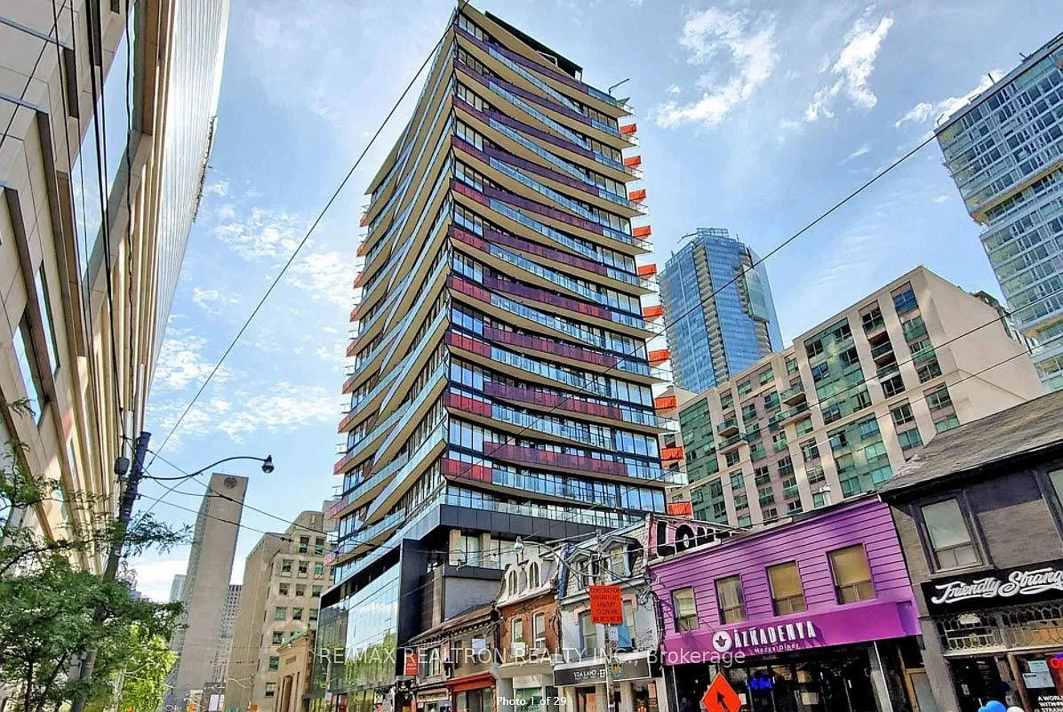 215 Queen St W — Photo 1