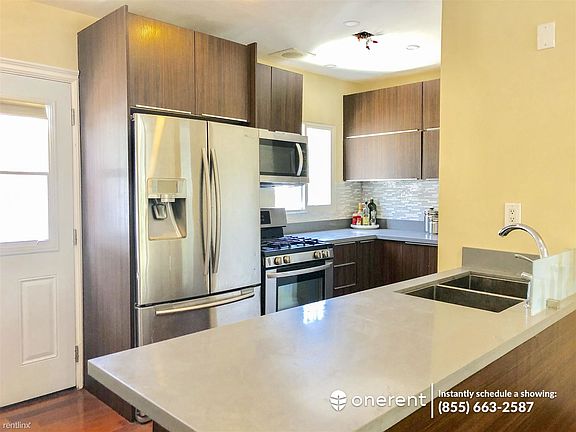 3rd image of 3711 Eagle Rock Blvd