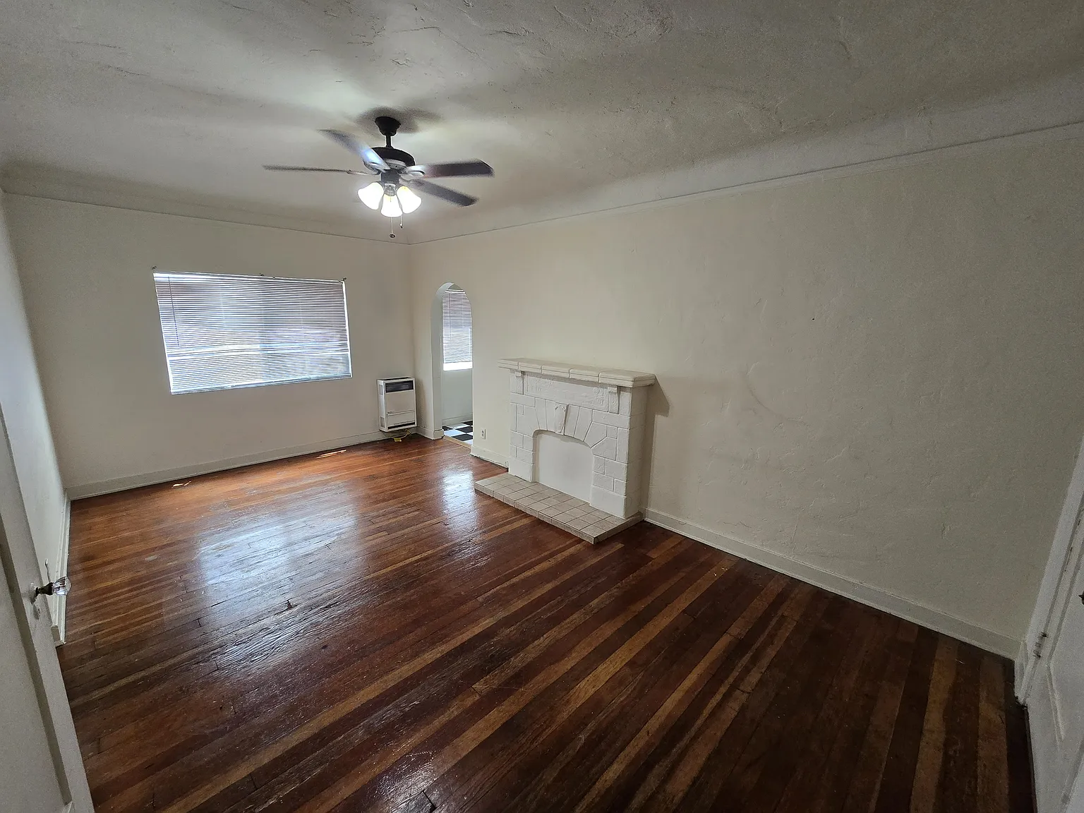 642 S Cochran Ave — Photo 2
