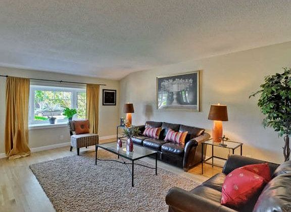 2nd image of 4063 Hamilton Park Dr