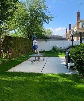 2nd image of 115 Nassau Blvd APT 2