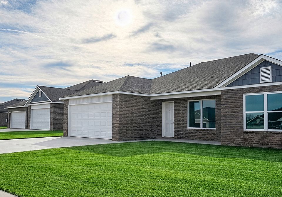 Valley Pointe Streetscape 2of2