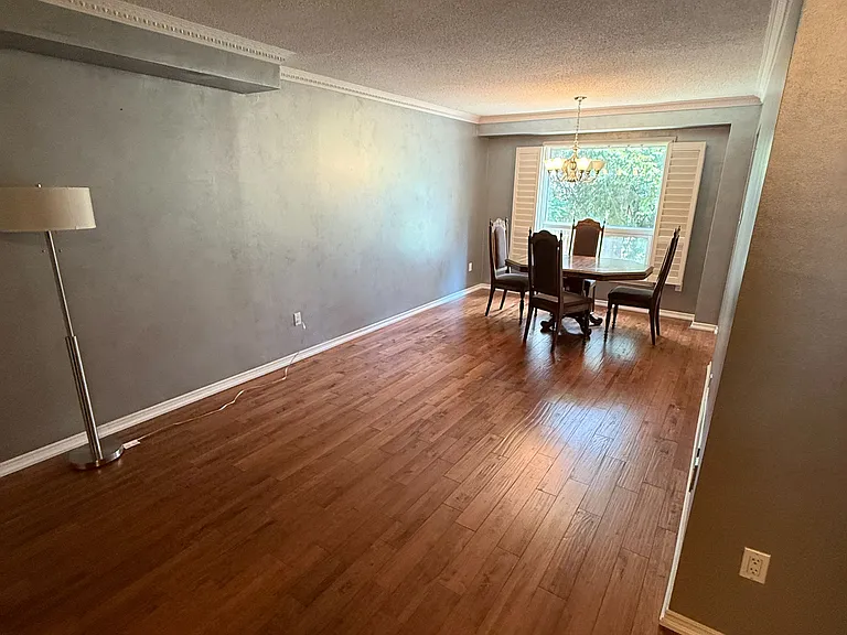 10 Bassett Blvd #115 — Photo 8