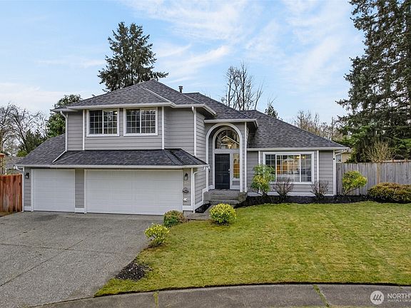 3rd image of 618 203rd Street SE