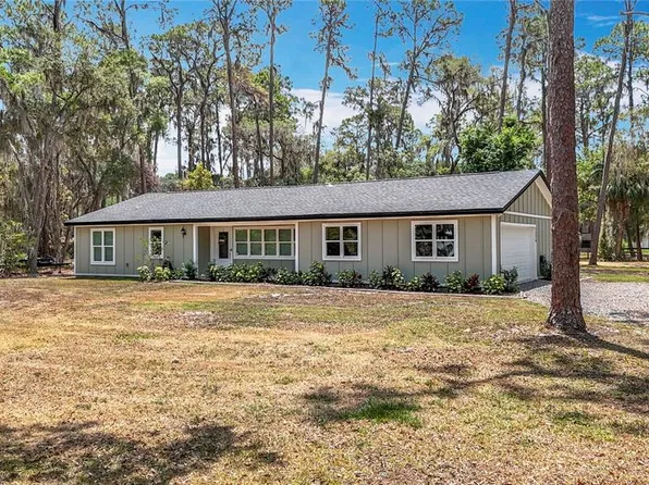 7374 Circle Dr, Lady Lake, FL 32159