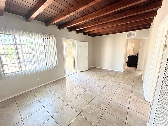 4th image of 2620 N Stone Ave #Tb2620-12
