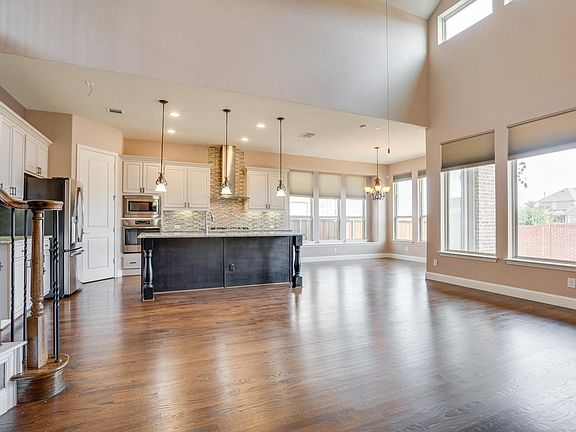 4th image of 108 Spear Ct