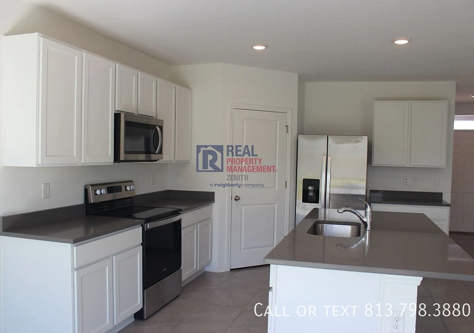 For Rent Beautiful 4-Bedroom Home With Large Fenced Backyard In Farm At Varrea — Photo 3