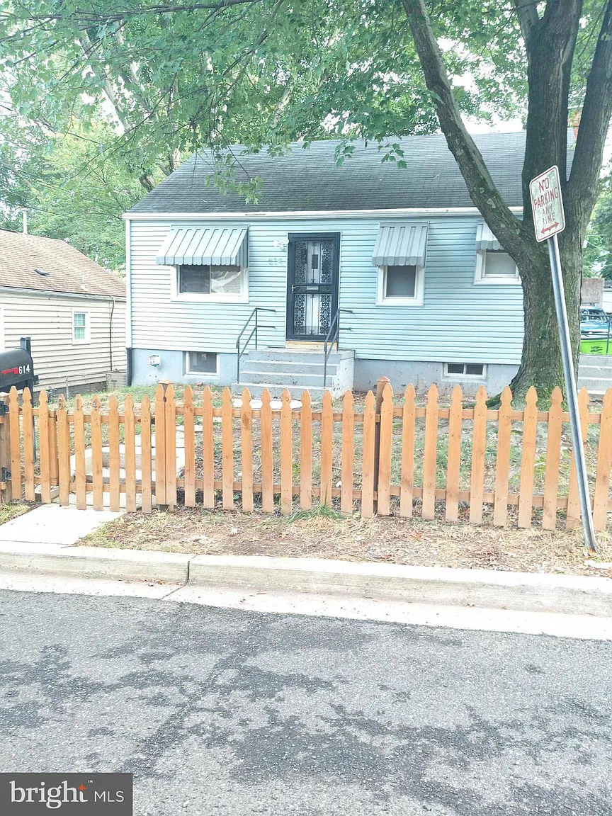 614 Clovis Ave photo 1