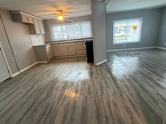2nd image of 2247 Astor St