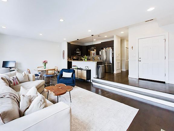 2nd image of 1402 W Grand Ave Unit 3