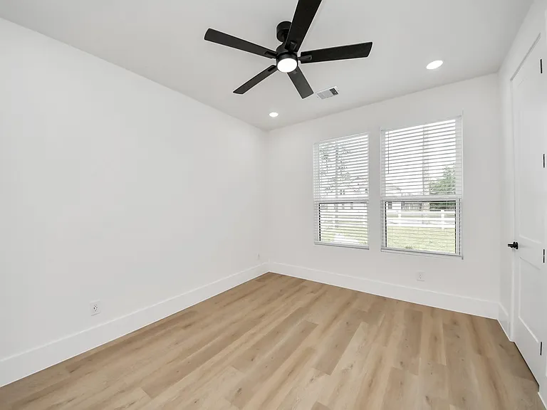 23851 Creekwood Dr — Photo 37