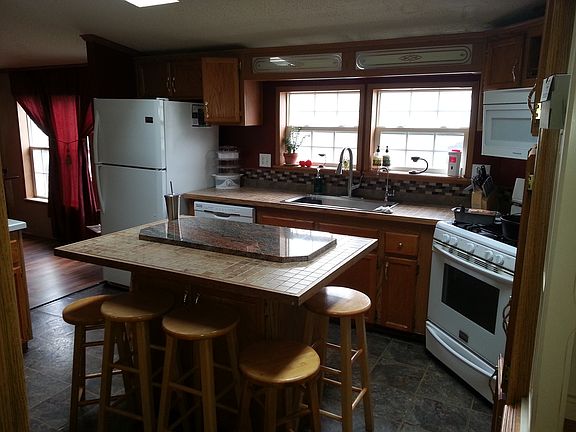 3rd image of 245 Manton St Trailer 81